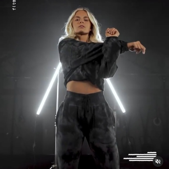 acta wear Pants - Acta Smoke collection joggers and sports bra